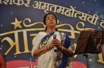 Asha Bhosle at Dinanath Mangeshkar Award in Parle East, Mumbai on 31st March 2013 (11).JPG