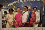 Lata Mangeshkar, Asha Bhosle at Dinanath Mangeshkar Award in Parle East, Mumbai on 31st March 2013 (108).JPG