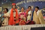 Lata Mangeshkar, Asha Bhosle at Dinanath Mangeshkar Award in Parle East, Mumbai on 31st March 2013 (117).JPG