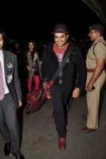 Madhavan leave for TOIFA in Mumbai on 1st April 2013 (22).JPG