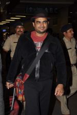 Madhavan leave for TOIFA in Mumbai on 1st April 2013 (24).JPG