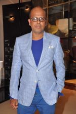 Narendra Kumar Ahmed at Poltrona Frau store launch in Mumbai on 1st April 2013 (10).JPG