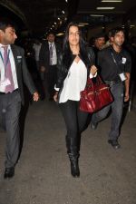 Neha Dhupia leave for TOIFA in Mumbai on 1st April 2013 (2).JPG