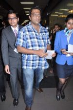 Anurag Basu leave for TOIFA Day 3 in Mumbai Airport on 3rd April 2013 (22).JPG
