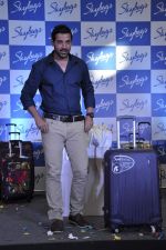 John Abraham promotes VIP bags in Growell Mall, Mumbai on 3rd April 2013 (32).JPG