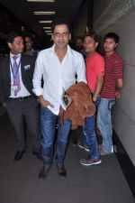 Manoj Bajpai leave for TOIFA Day 3 in Mumbai Airport on 3rd April 2013 (7).JPG