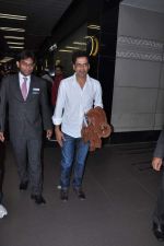 Manoj Bajpai leave for TOIFA Day 3 in Mumbai Airport on 3rd April 2013 (8).JPG