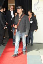 Mohit Chauhan arrive in Vancouver for TOIFA 2013 on 3rd April 2013 (2).jpg