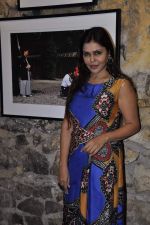 Nisha Jamwal at Shantanu Das Photo Exhibition, Mumbai on 5th April 2013 (32).JPG