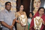 Hema Malini inaugurates Malabar Gold Store in Andheri, Mumbai on 7th April 2013 (144).JPG