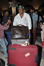 Anurag Basu arrive from TOIFA 2013 in Mumbai on 8th April 2013 (26).JPG