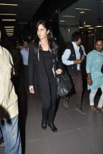 Katrina Kaif arrive from TOIFA 2013 in Mumbai on 8th April 2013 (17).JPG