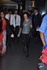 Malaika Arora Khan arrive from TOIFA 2013 in Mumbai on 8th April 2013 (113).JPG