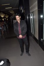Manish Malhotra arrive from TOIFA 2013 in Mumbai on 8th April 2013 (43).JPG