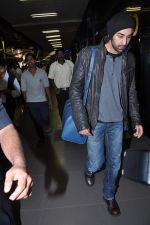 Ranbir Kapoor arrive from TOIFA 2013 in Mumbai on 8th April 2013 (62).JPG