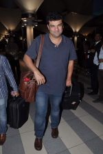 Siddharth Roy Kapur arrive from TOIFA 2013 in Mumbai on 8th April 2013 (18).JPG