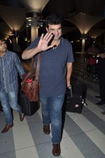 Siddharth Roy Kapur arrive from TOIFA 2013 in Mumbai on 8th April 2013 (21).JPG