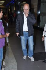 Anupam Kher return from TOIFA 2013 in Mumbai Airport on 9th April 2013 (9).JPG