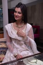 Sayali Bhagat unviels Temple Jewelry Collection by Popley & Sons in Mumbai on 9th April 2013 (50).JPG