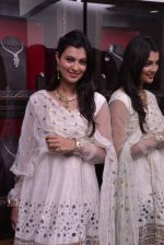 Sayali Bhagat unviels Temple Jewelry Collection by Popley & Sons in Mumbai on 9th April 2013 (59).JPG