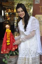 Sayali Bhagat unviels Temple Jewelry Collection by Popley & Sons in Mumbai on 9th April 2013 (6).JPG