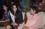 Shabana Azmi at Women Leader_s Awards in Taj Land_s End, Mumbai on 17th April 2013 (27).JPG