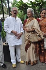 Asha Parekh, Waheeda Rehman, Gulzar at Paansa play in Prithvi, Juhu, Mumbai on 18th April 2013 (15).JPG