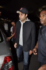 Abhishek Bachchan return from NY in Mumbai Airport on 23rd April 2013 (10).JPG