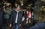 Abhishek Bachchan, Aishwarya Rai Bachchan with Aradhya return from NY in Mumbai Airport on 23rd April 2013 (52).JPG