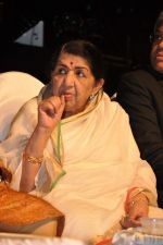 Lata Mangeshkar at Dinanath Mangeshkar Awards in Sion, Mumbai on 24th April 2013 (5).JPG