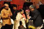 Lata Mangeshkar, Suresh Wadkar at Dinanath Mangeshkar Awards in Sion, Mumbai on 24th April 2013 (42).JPG
