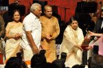Lata Mangeshkar, Suresh Wadkar at Dinanath Mangeshkar Awards in Sion, Mumbai on 24th April 2013 (58).JPG
