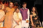 Lata Mangeshkar, Suresh Wadkar at Dinanath Mangeshkar Awards in Sion, Mumbai on 24th April 2013 (68).JPG