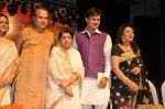 Lata Mangeshkar, Suresh Wadkar at Dinanath Mangeshkar Awards in Sion, Mumbai on 24th April 2013 (69).JPG