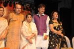 Lata Mangeshkar, Suresh Wadkar at Dinanath Mangeshkar Awards in Sion, Mumbai on 24th April 2013 (70).JPG