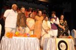Lata Mangeshkar, Suresh Wadkar at Dinanath Mangeshkar Awards in Sion, Mumbai on 24th April 2013 (72).JPG
