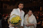 Sonu Nigam, Lata Mangeshkar at Dinanath Mangeshkar Awards in Sion, Mumbai on 24th April 2013 (88).JPG