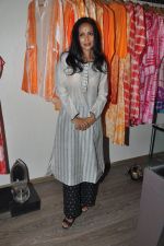 Suchitra Pillai at Krishna Mehta_s Resortwear preview at Atosa in Mumbai on 24th April 2013 (12).JPG