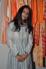 Suchitra Pillai at Krishna Mehta_s Resortwear preview at Atosa in Mumbai on 24th April 2013 (13).JPG