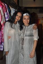 Suchitra Pillai at Krishna Mehta_s Resortwear preview at Atosa in Mumbai on 24th April 2013 (9).JPG
