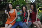 Sunny leone, Archana Vijaya, Sonalli Sehgall, Sachin Joshi at Sachin Joshi_s energy drink shoot in Malad, Mumbai on 24th April 2013 (46).JPG