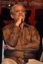 at Dinanath Mangeshkar Awards in Sion, Mumbai on 24th April 2013 (7).JPG