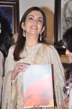 Nita Ambani at Priyasri Patodia_s art event for Nancy Adjania_s publication launch in Worli, Mumbai on 26th April 2013 (38).JPG