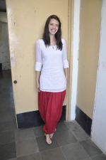 Kalki Koechlin snapped at Mumbai Drama school in Charni Road, Mumbai on 28th April 2013 (44).JPG