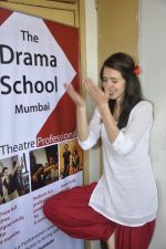 Kalki Koechlin snapped at Mumbai Drama school in Charni Road, Mumbai on 28th April 2013 (50).JPG