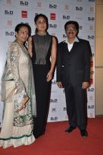 Kareena Kapoor at Bharat N Dorris makeup awards in Mumbai on 29th April 2013 (127).JPG