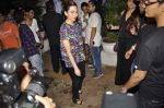 Karisma Kapoor snapped outside Olive in Mumbai on 30th April 2013 (13).JPG