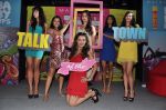 Alia Bhatt unveils Maybelline new collection in Canvas, Mumbai on 2nd May 2013 (11).JPG