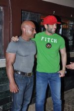 Tusshar Kapoor visits gaiety in Bandra, Mumbai on 3rd May 2013 (5).JPG