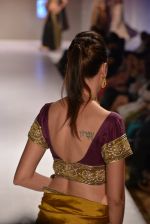 Model walks for Shaina NC showcases her bridal line at Weddings at Westin show with Jewellery by gehna on 5th May 2013 (141).JPG